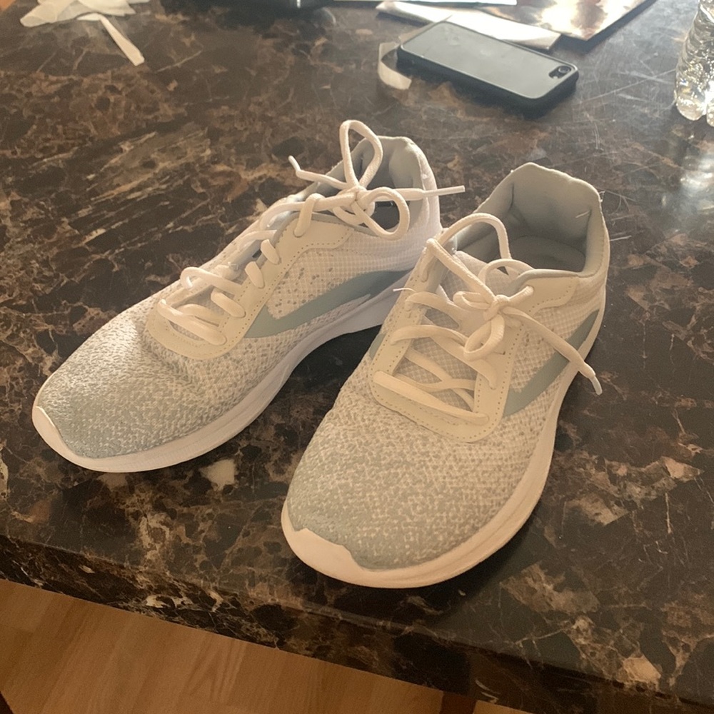 White tennis shoes